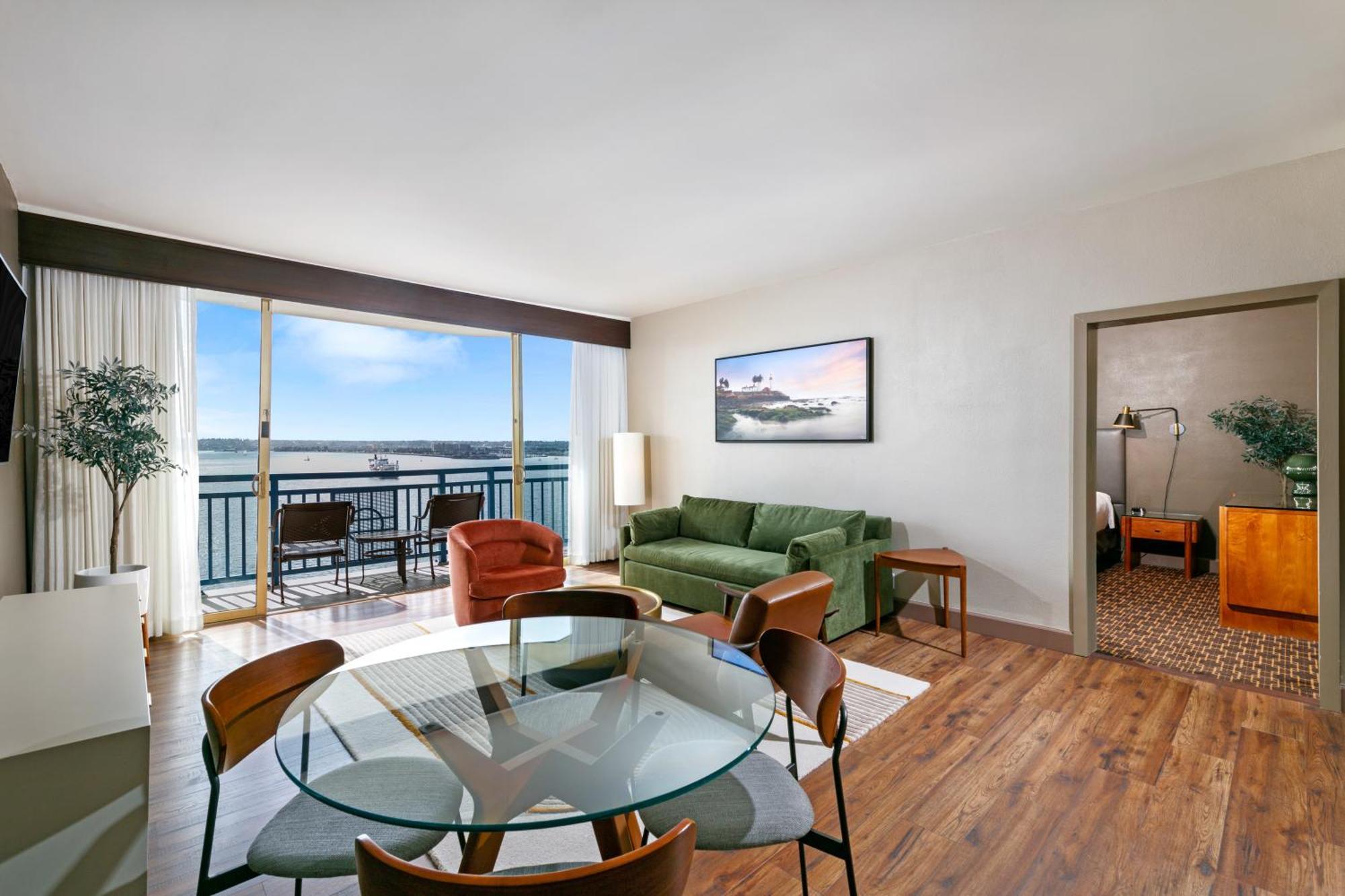 Wyndham Bayside Hotel 3*
